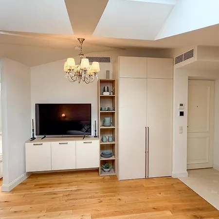Appartement Scandinavian Skylight Loft In Quiet Center - Historic Building, Ac, Blackout Blinds
