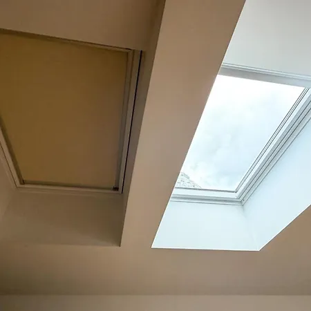 Appartement Scandinavian Skylight Loft In Quiet Center - Historic Building, Ac, Blackout Blinds