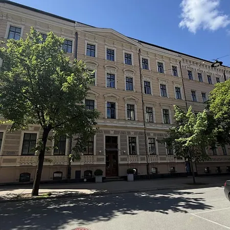 Appartement Scandinavian Skylight Loft In Quiet Center - Historic Building, Ac, Blackout Blinds